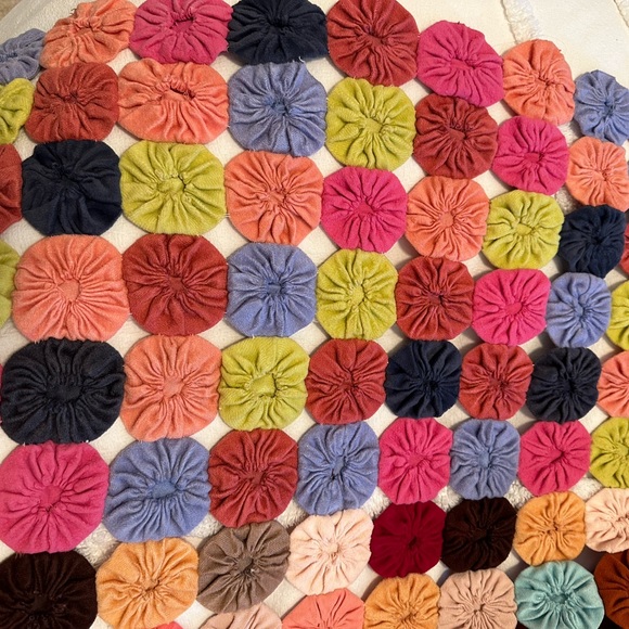 Stunning vintage, Yo-yo Quilt - Picture 6 of 7